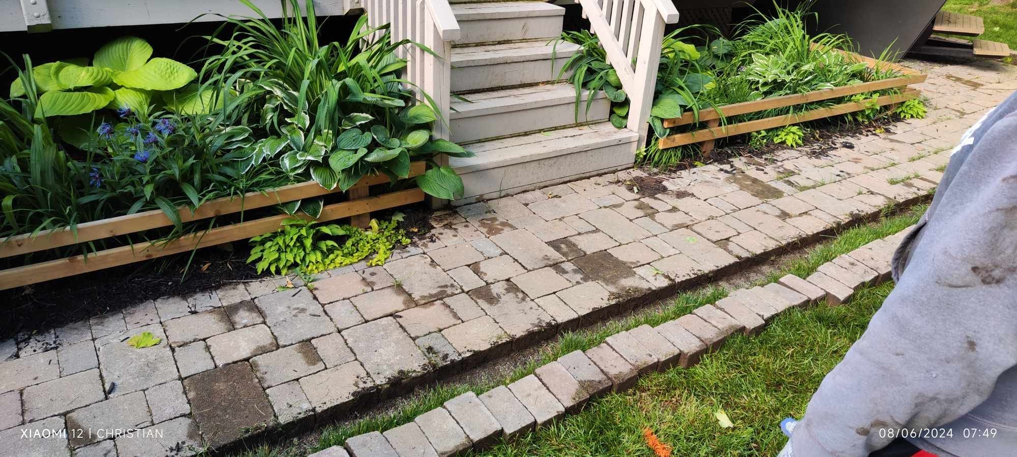 Interlocking patio & steps renovation — before